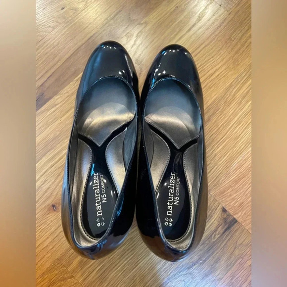 Naturalizer Lennox, Black Shiny Round Toe Patent Leather Pumps Size 9 - Picture 5 of 11